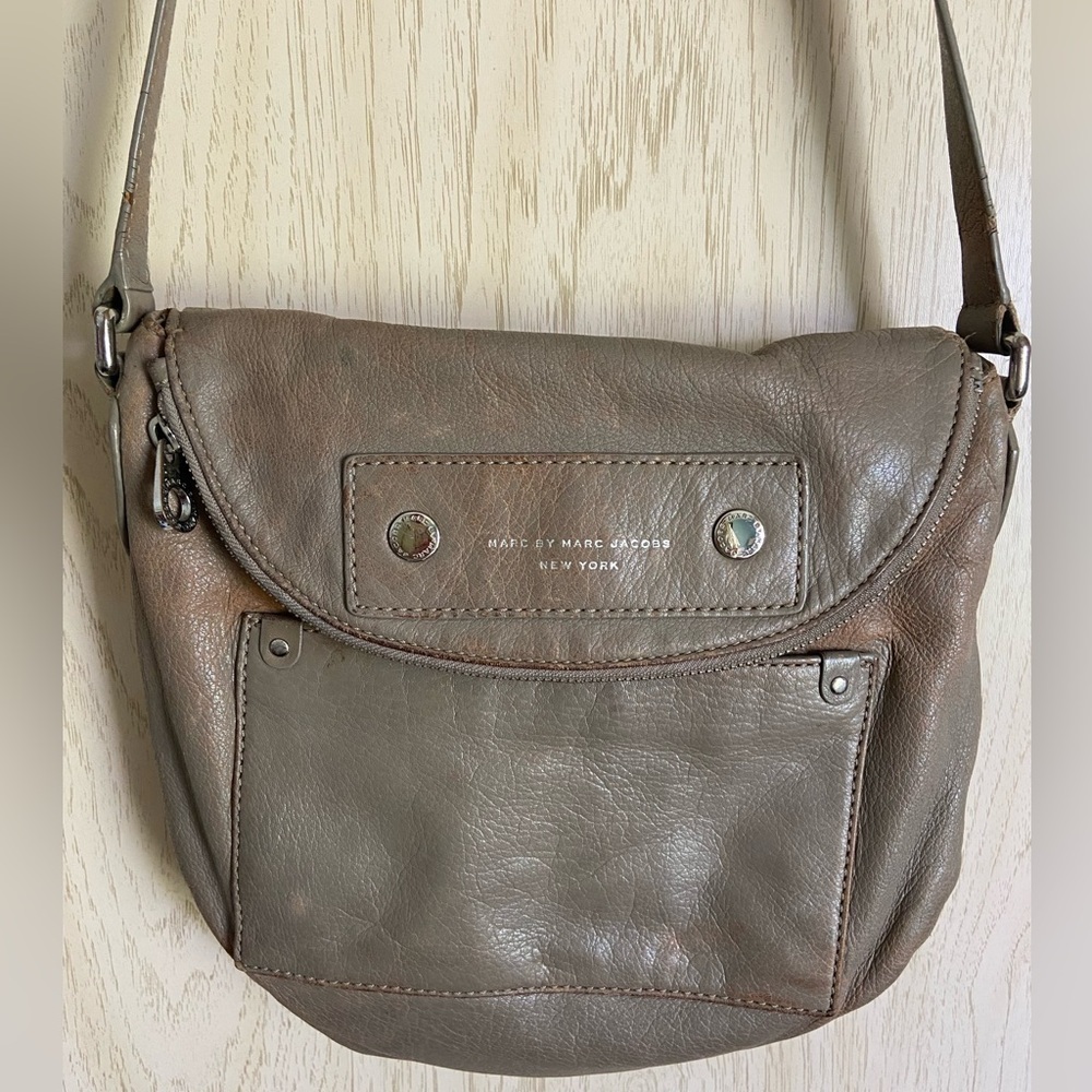 MARC JACOBS Olive Tan DISTRESSED Preppy Leather Flap SHOULDER BAG CROSS BODY